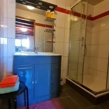 Charmante Avec Salle D'eau Privative Et Salon Commun, Proche Belgique Et Luxembourg