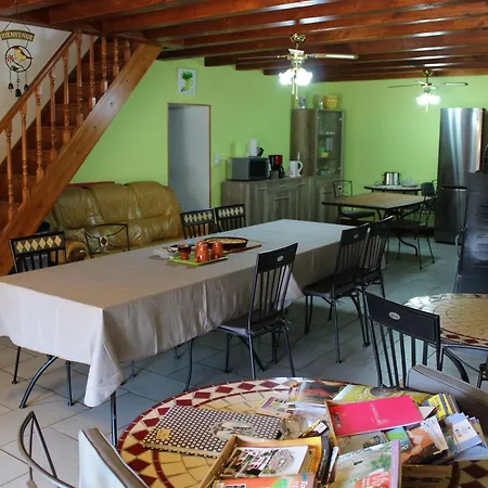 Charmante Avec Salle D'eau Privative Et Salon Commun, Proche Belgique Et Luxembourg 3*