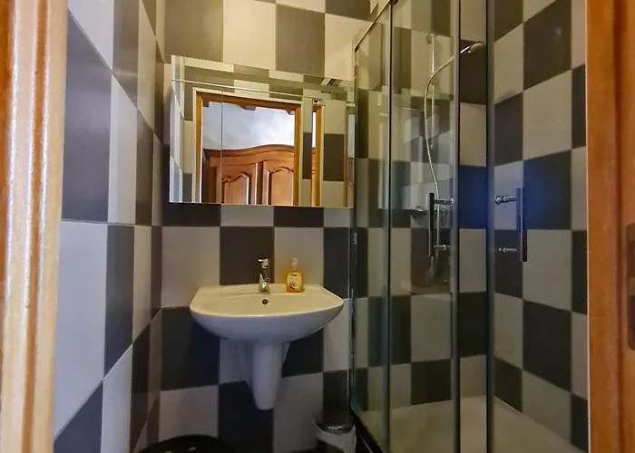 Charmante Avec Salle D'eau Privative Et Salon Commun, Proche Belgique Et Luxembourg - Fr-1-584-327 Bed & Breakfast *