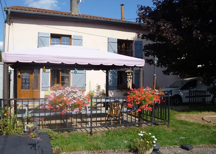 Charmante Avec Salle D'eau Privative Et Salon Commun, Proche Belgique Et Luxembourg - Fr-1-584-327 *