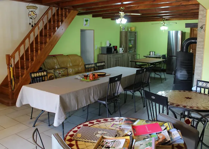 Charmante Avec Salle D'eau Privative Et Salon Commun, Proche Belgique Et Luxembourg - Fr-1-584-327 *